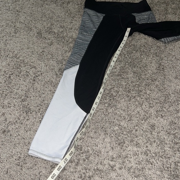 Athleta Chaturanga Jacquard Black and White Colorblock Leggings size medium soft - Picture 3 of 7